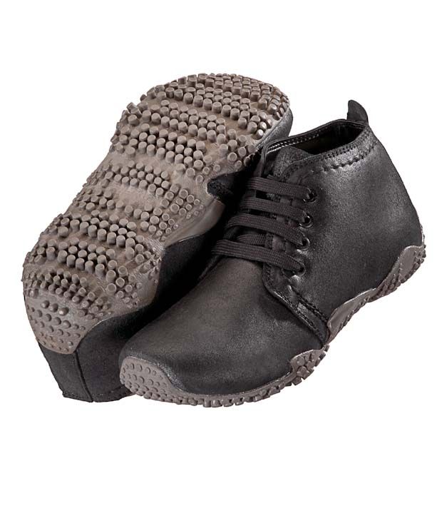 Maco Black Textured Ankle Length Casual Shoes