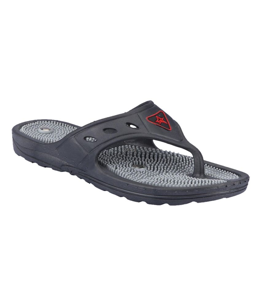 sandals with magnetic fastening