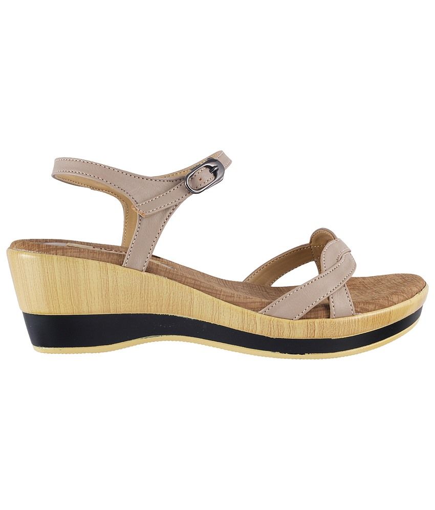 Mochi Beige & Brown Sandals For Women Price in India- Buy Mochi Beige ...