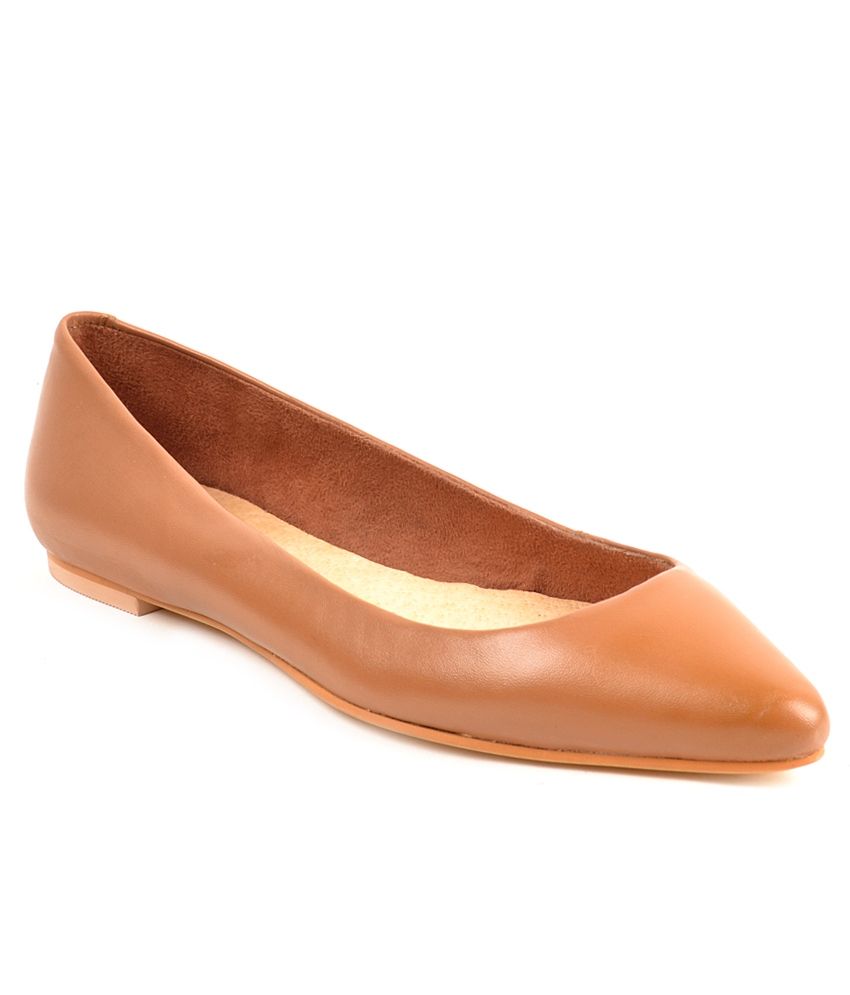 tan ballerinas