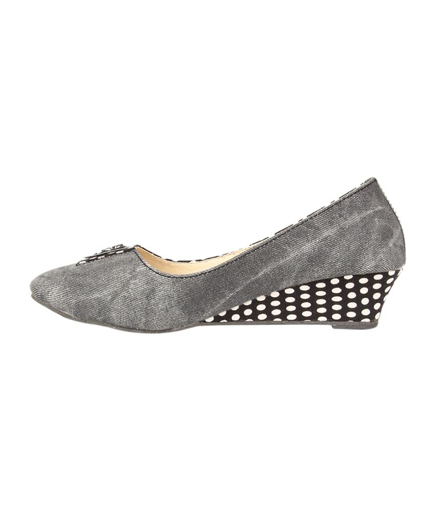 caged low heel sandals