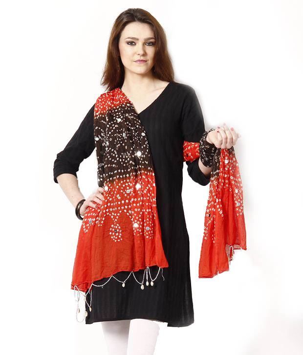 black maxi with red dupatta