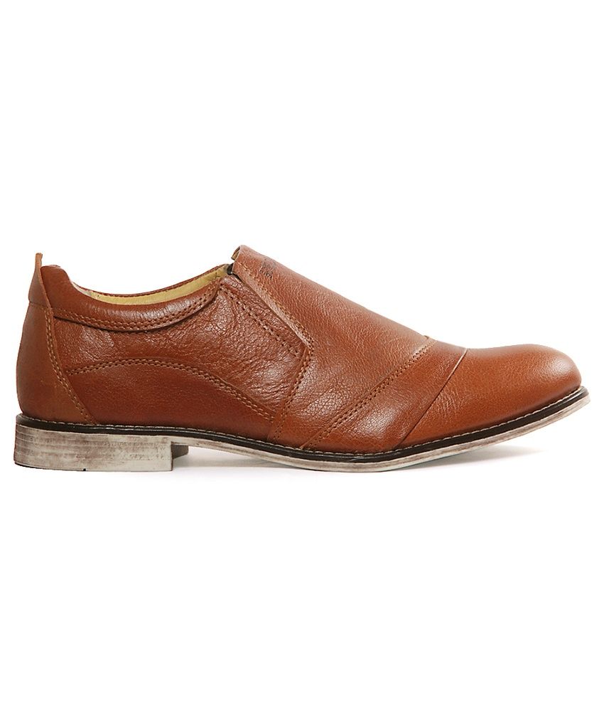 red chief powerflex formal shoes