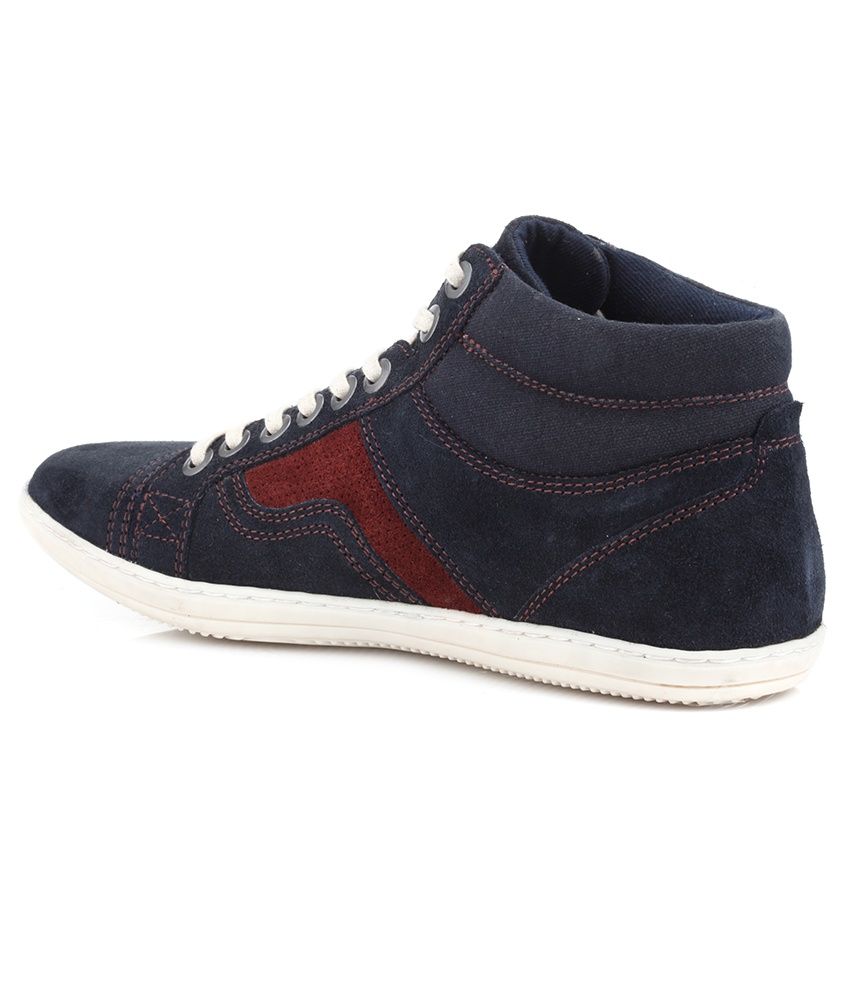 red tape blue shoes