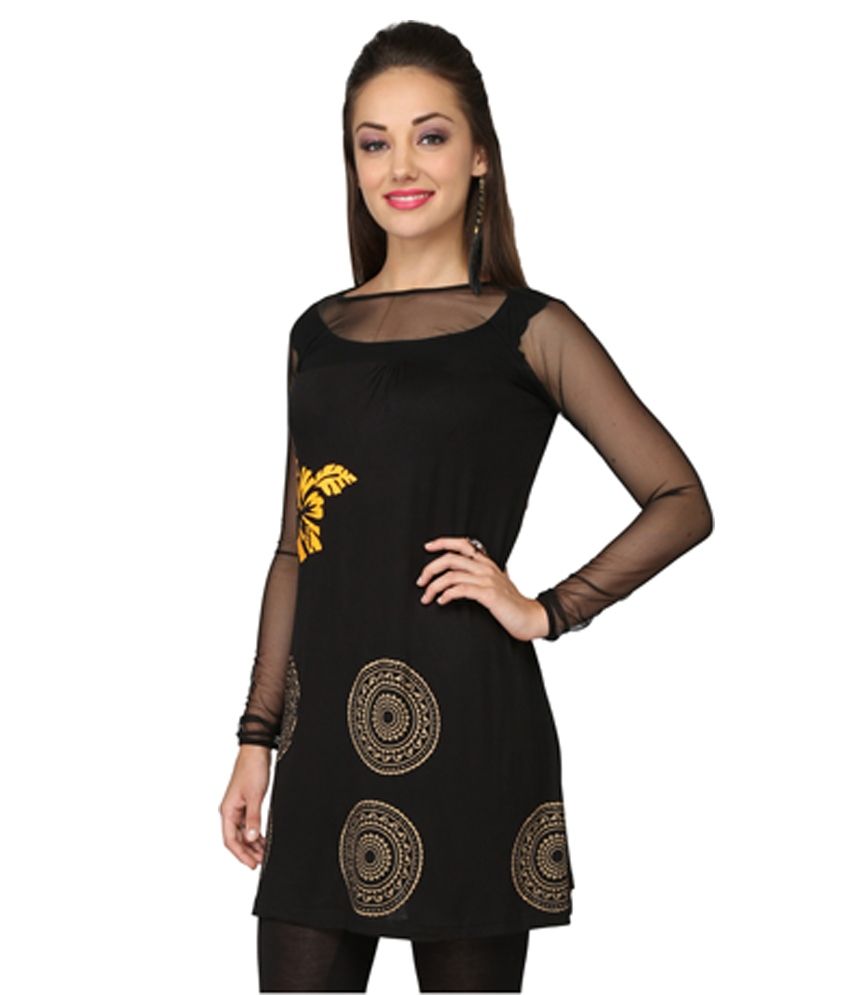 black and white abaya