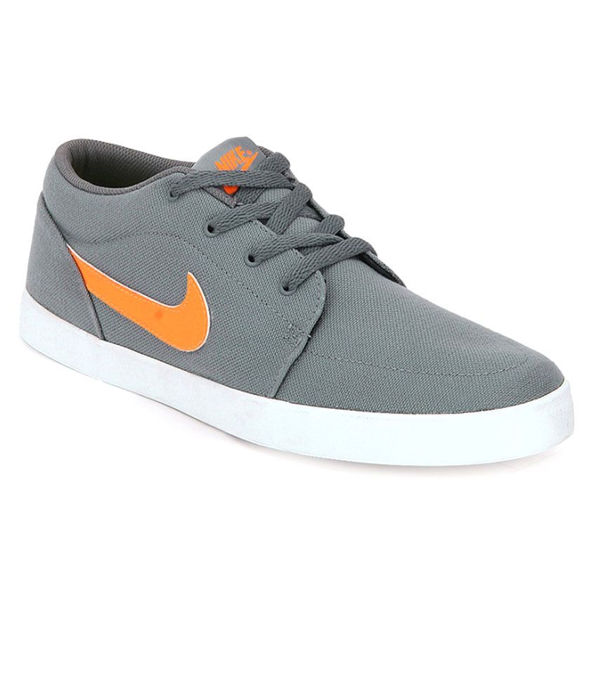 nike grey color shoes