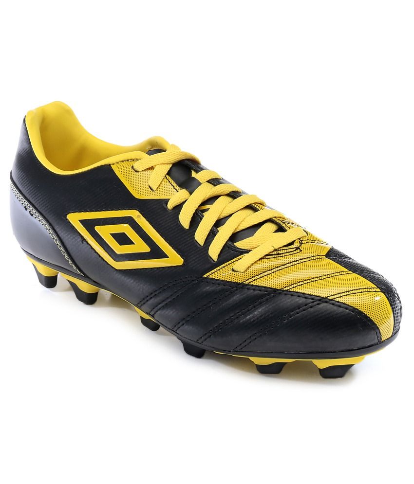 umbro black shoes