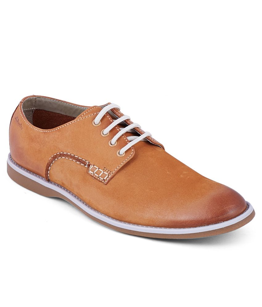 clarks ladies tan shoes