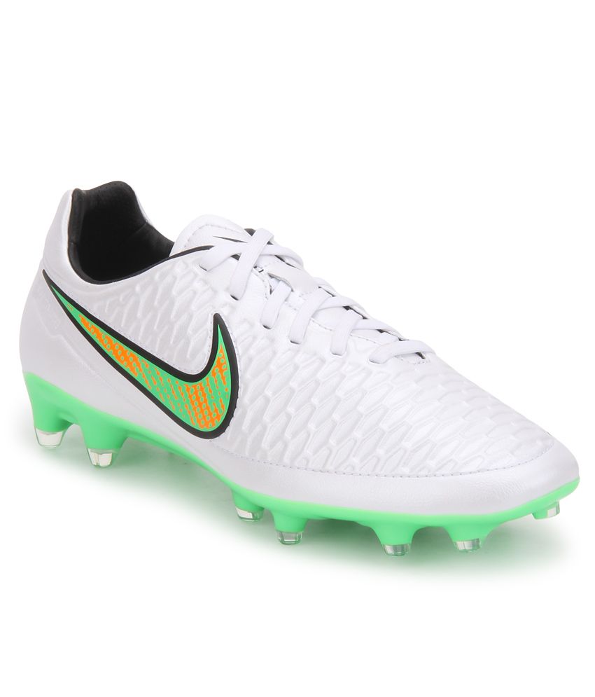 Nike MagistaX Proximo II Dynamic Fit (IC) Men's Football Boot