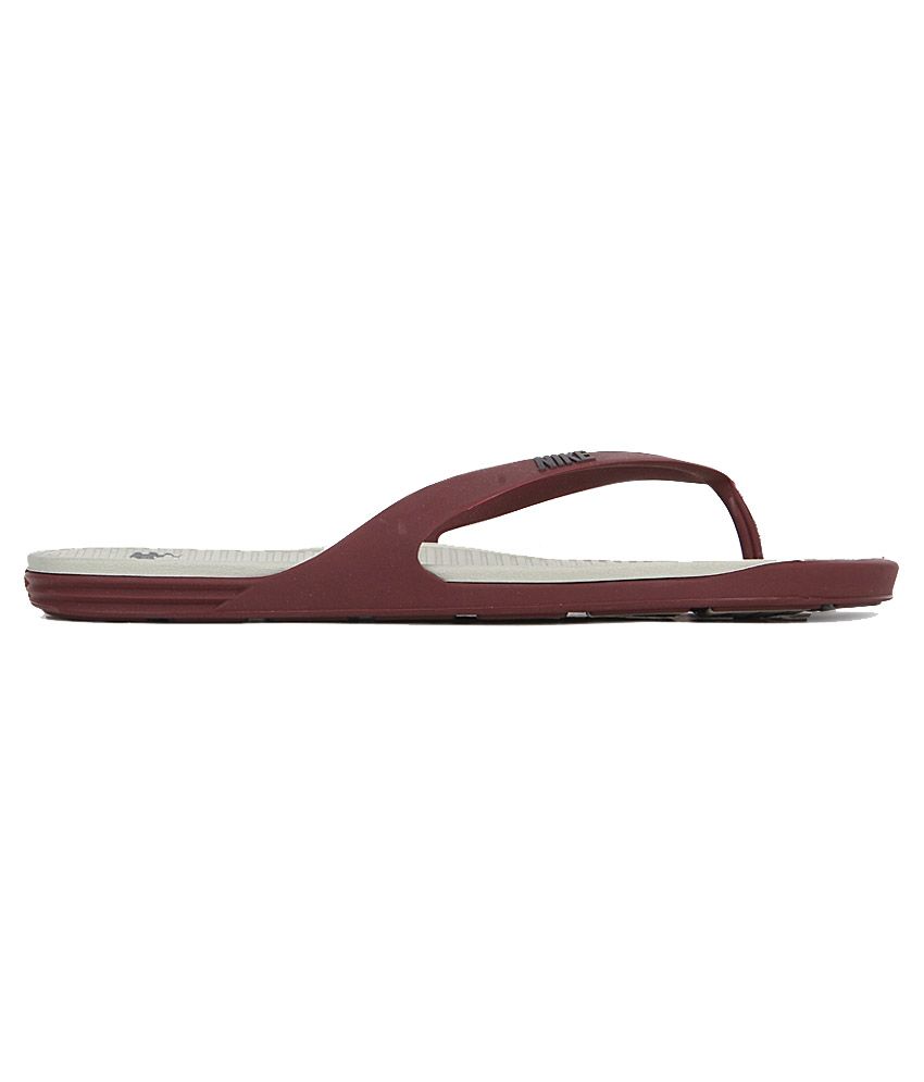 nike maroon flip flops