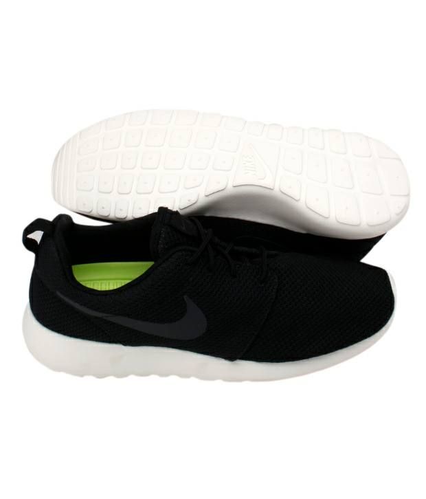 nike roshe black and white