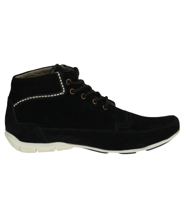 black ankle length sneakers