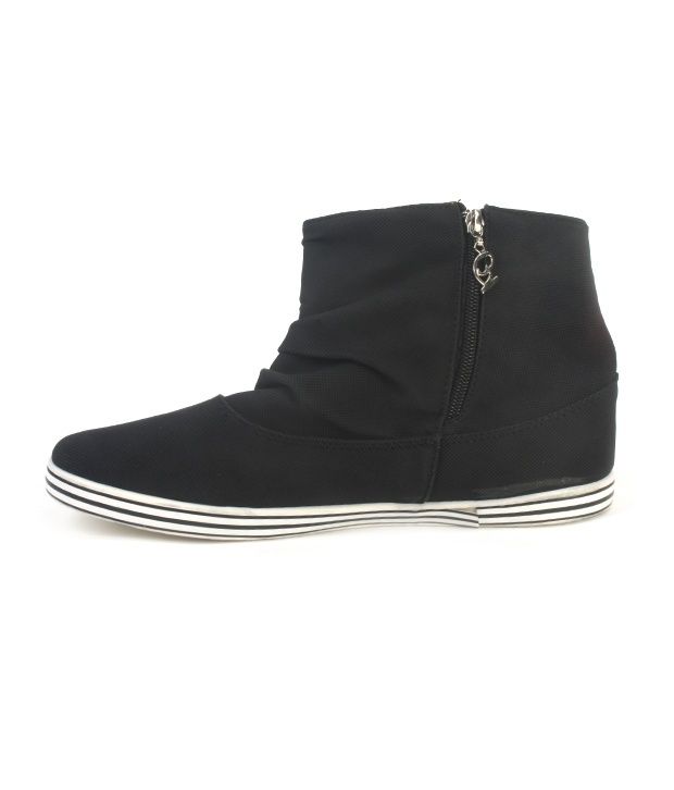 black ankle length sneakers