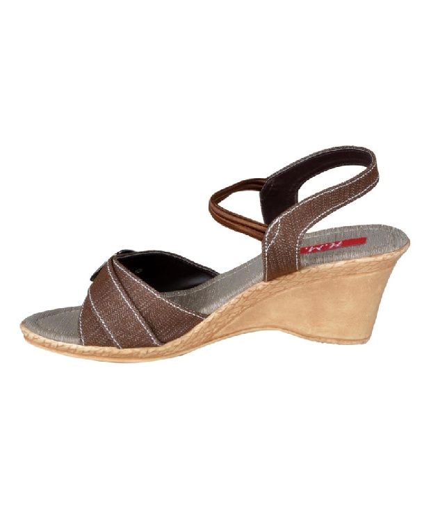 hm slip on sandals