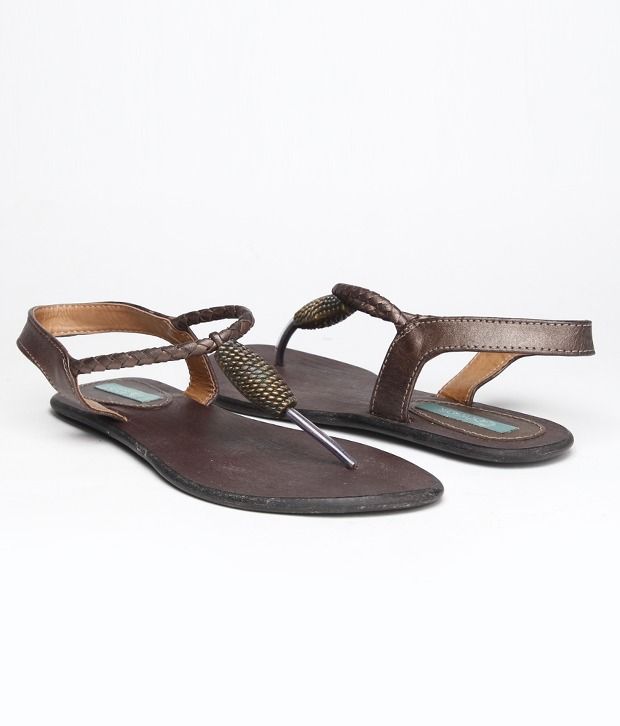 catwalk flat chappals