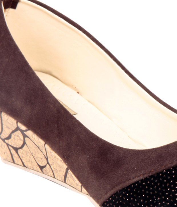 wedge pumps brown