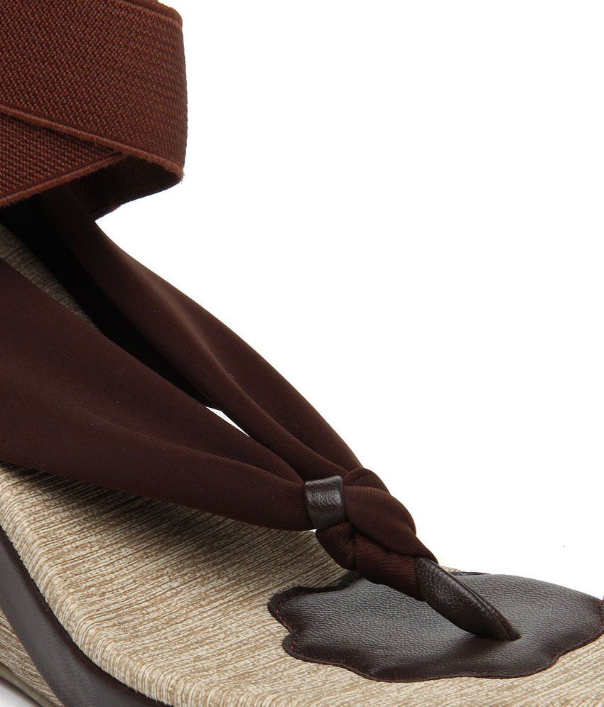 wedge pumps brown