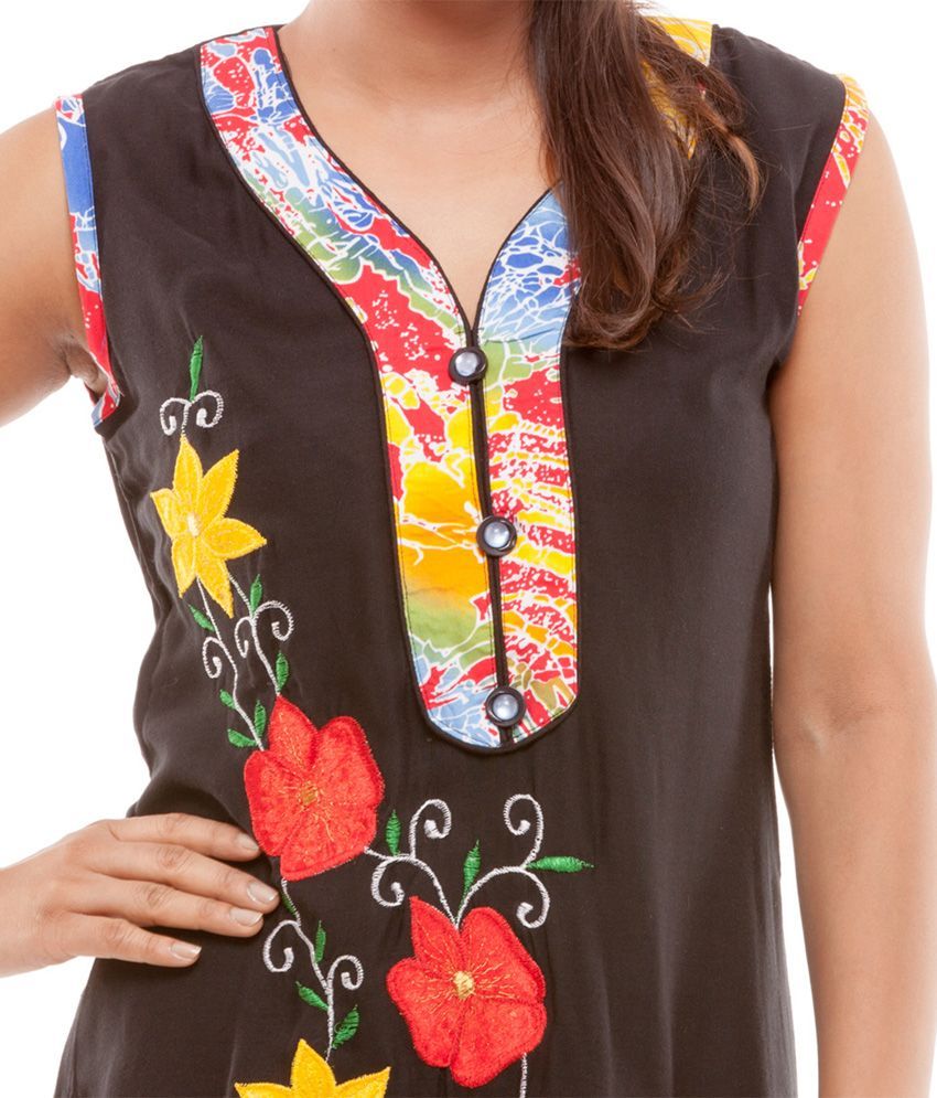 trendy sleeveless kurti design