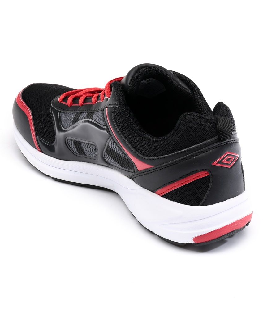 umbro black shoes