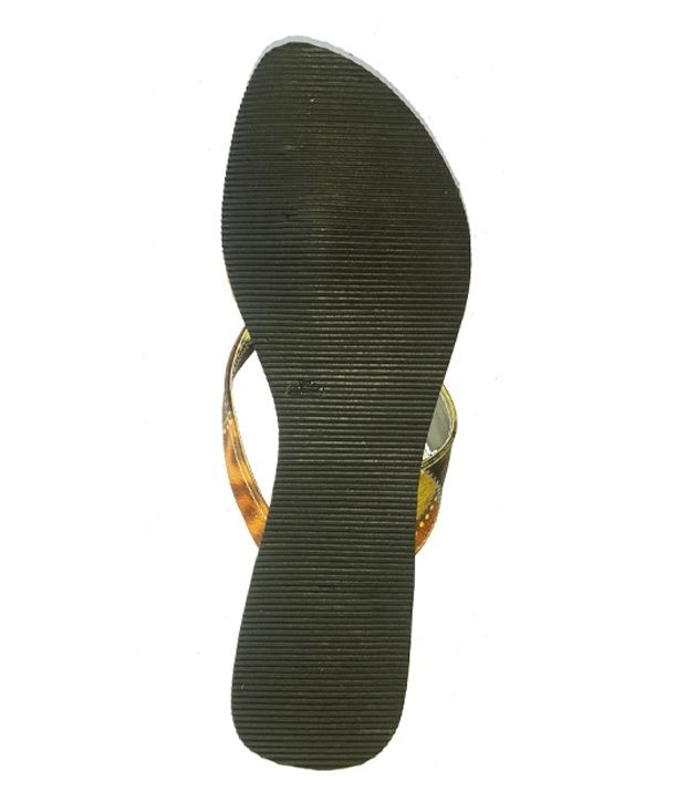 action flotter chappal price