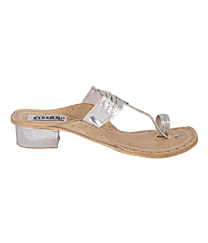 kolhapuri heel chappal