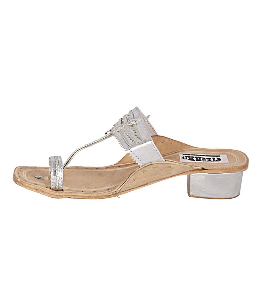 kolhapuri heel chappal