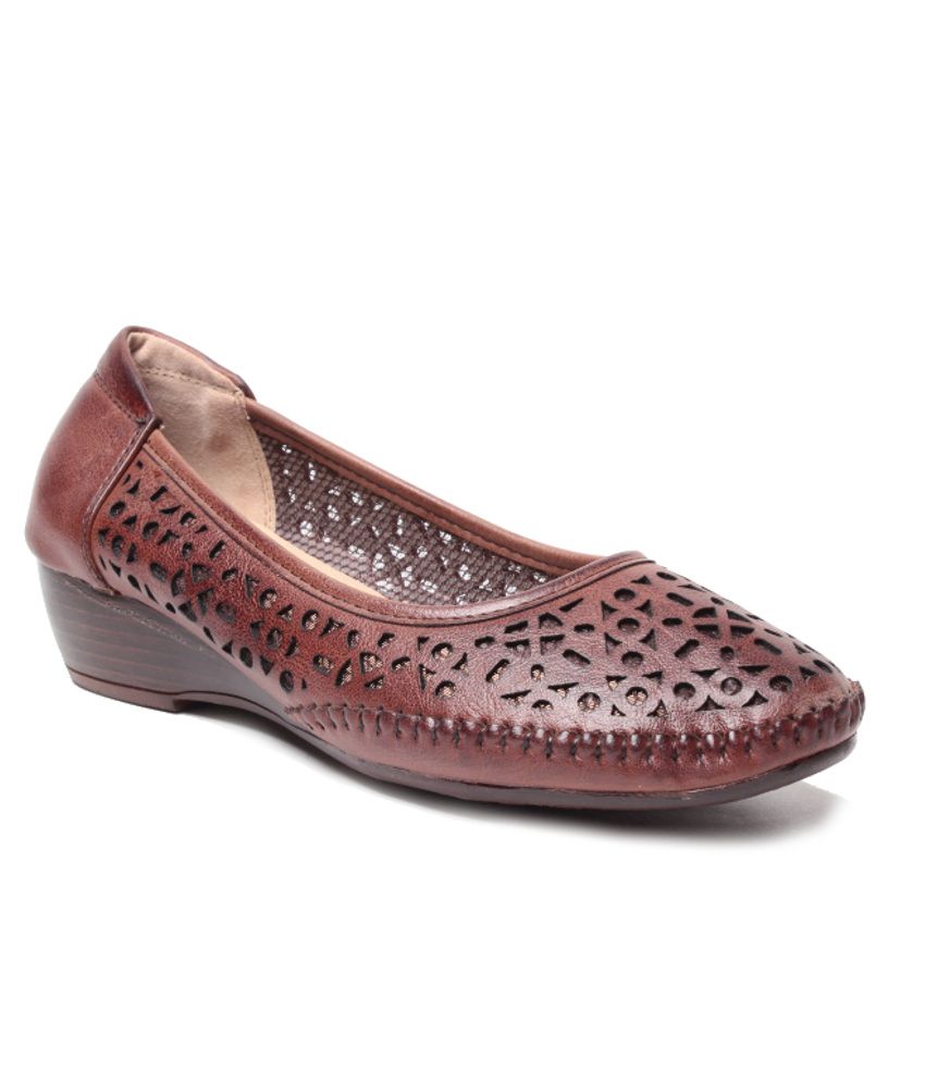 wedge pumps brown