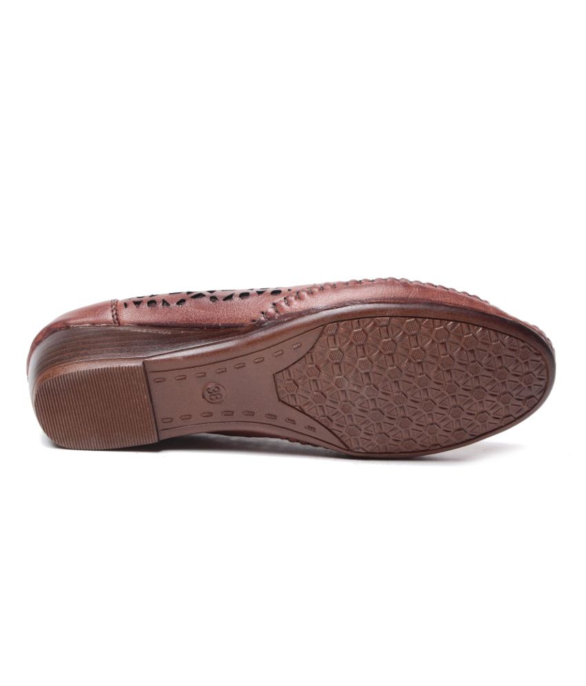 wedge pumps brown