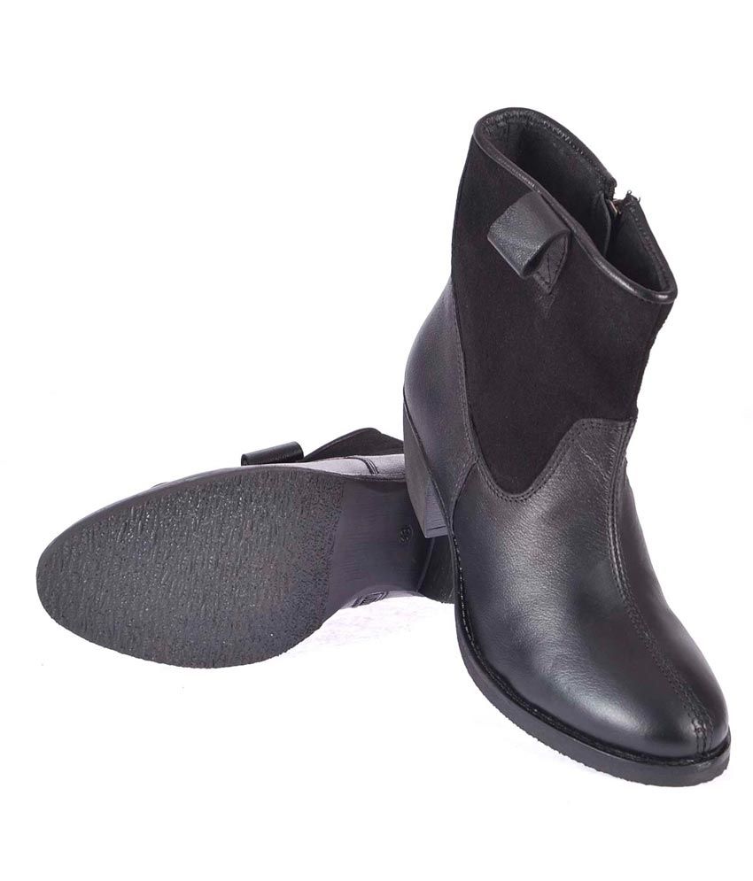 black ankle length shoes