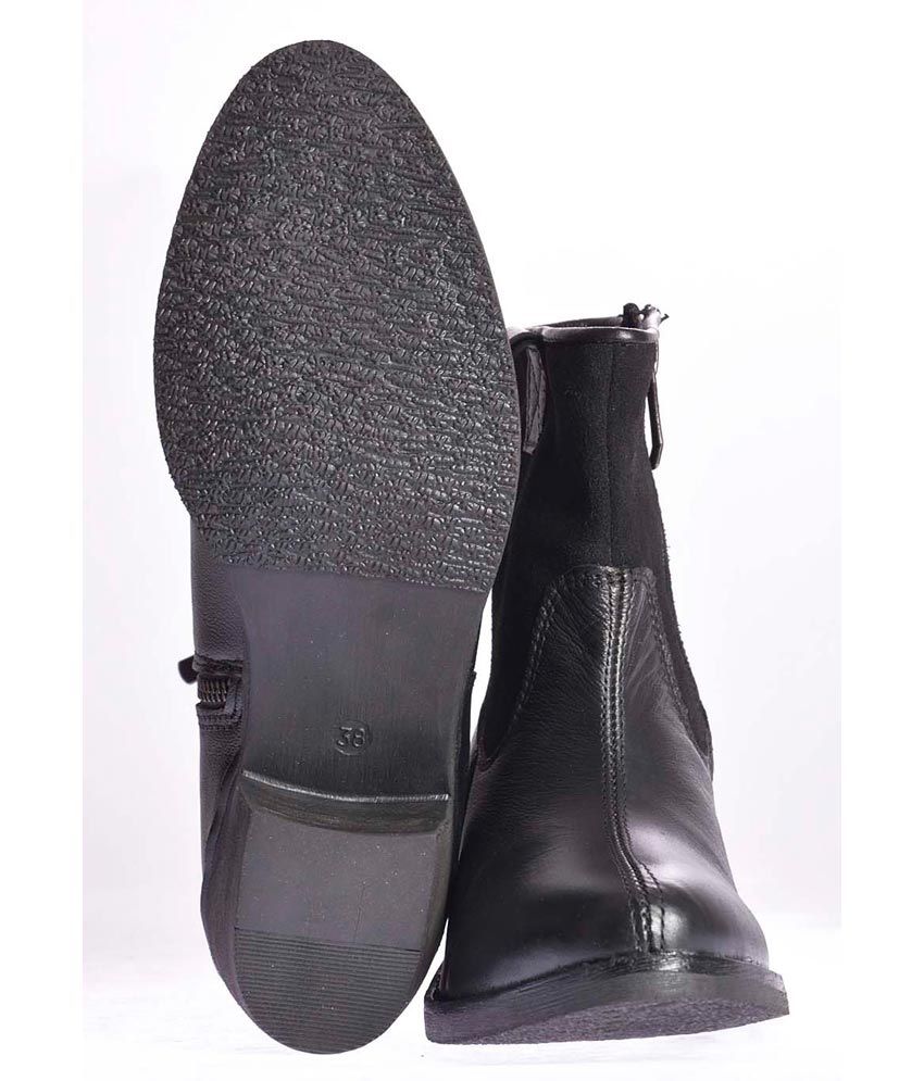 black ankle length shoes