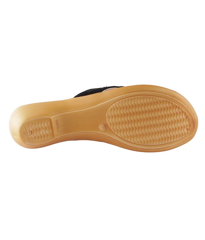 velvet ki chappal