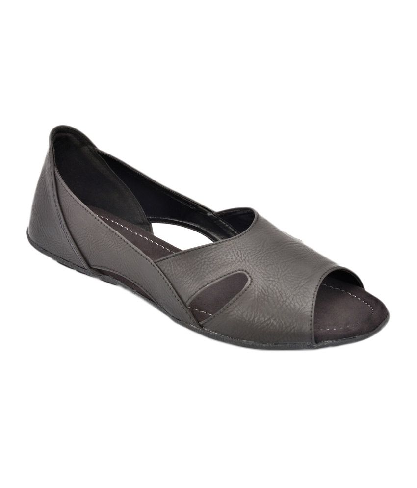 black low heel slip on sandals