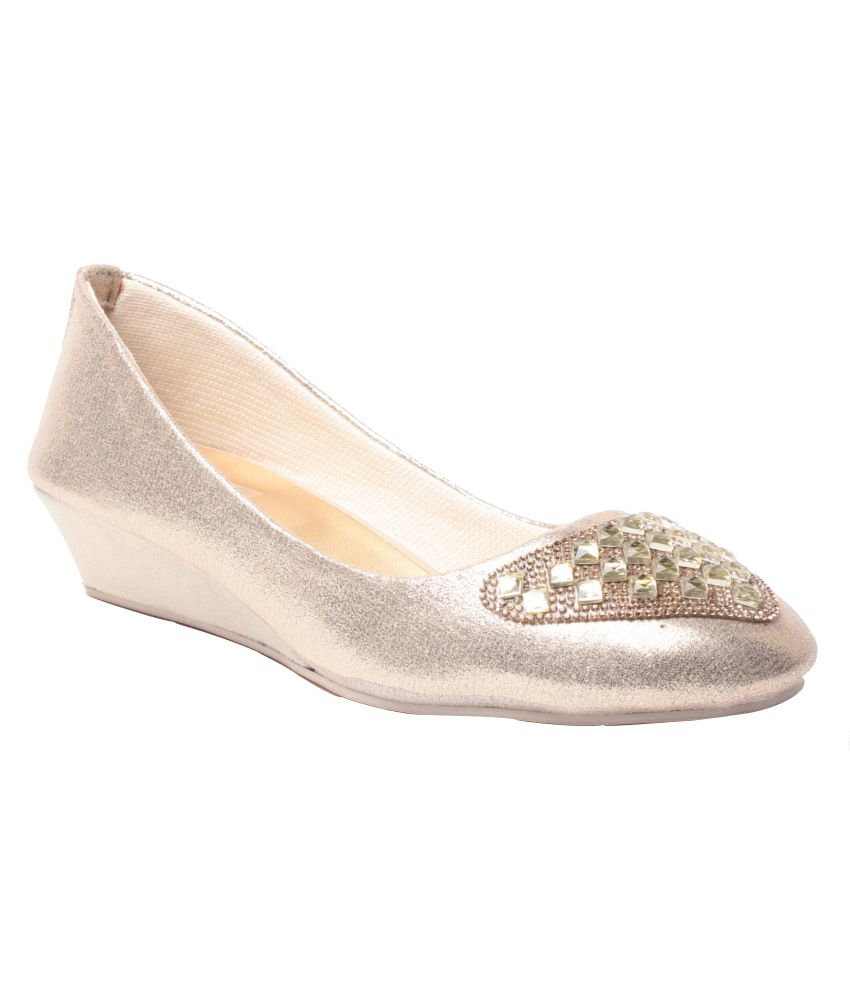 Feel It Gold Wedges Pumps Price in India- Buy Feel It Gold Wedges Pumps ...