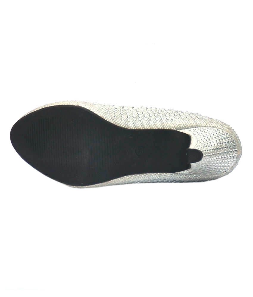 pointed toe ballerinas