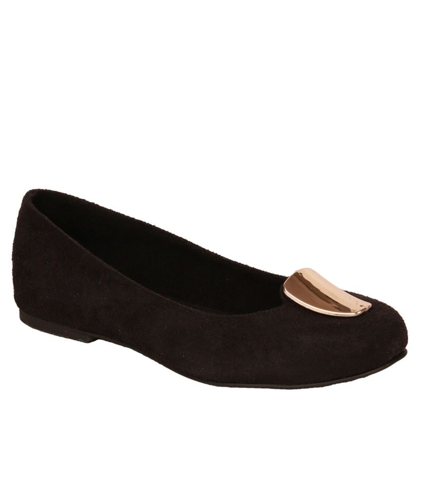 black flat casual shoes