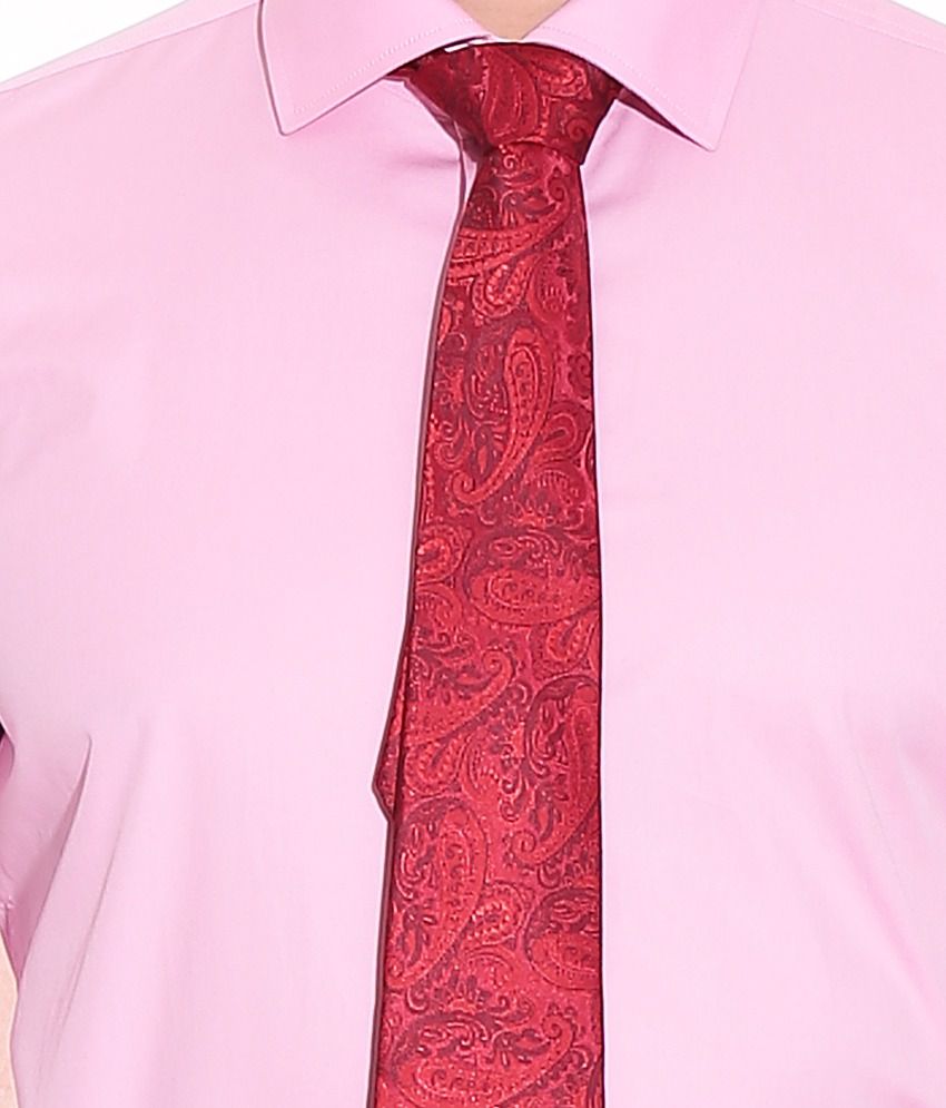 red tie shirt