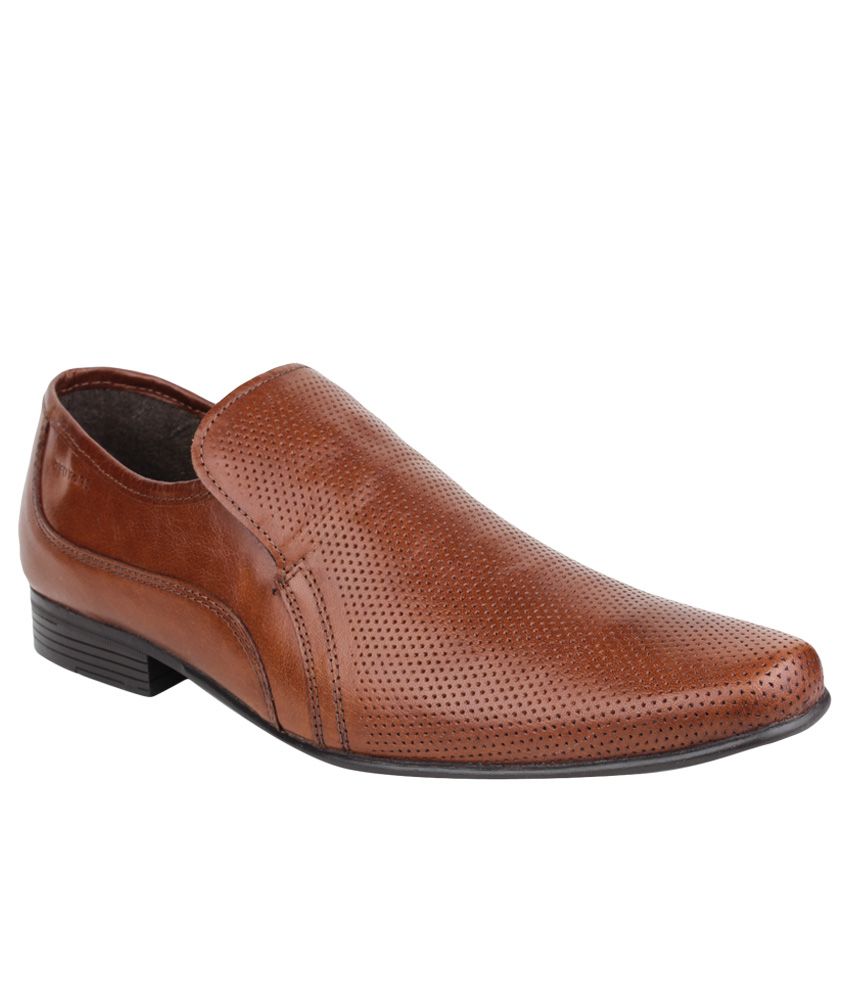 red tape tan shoes