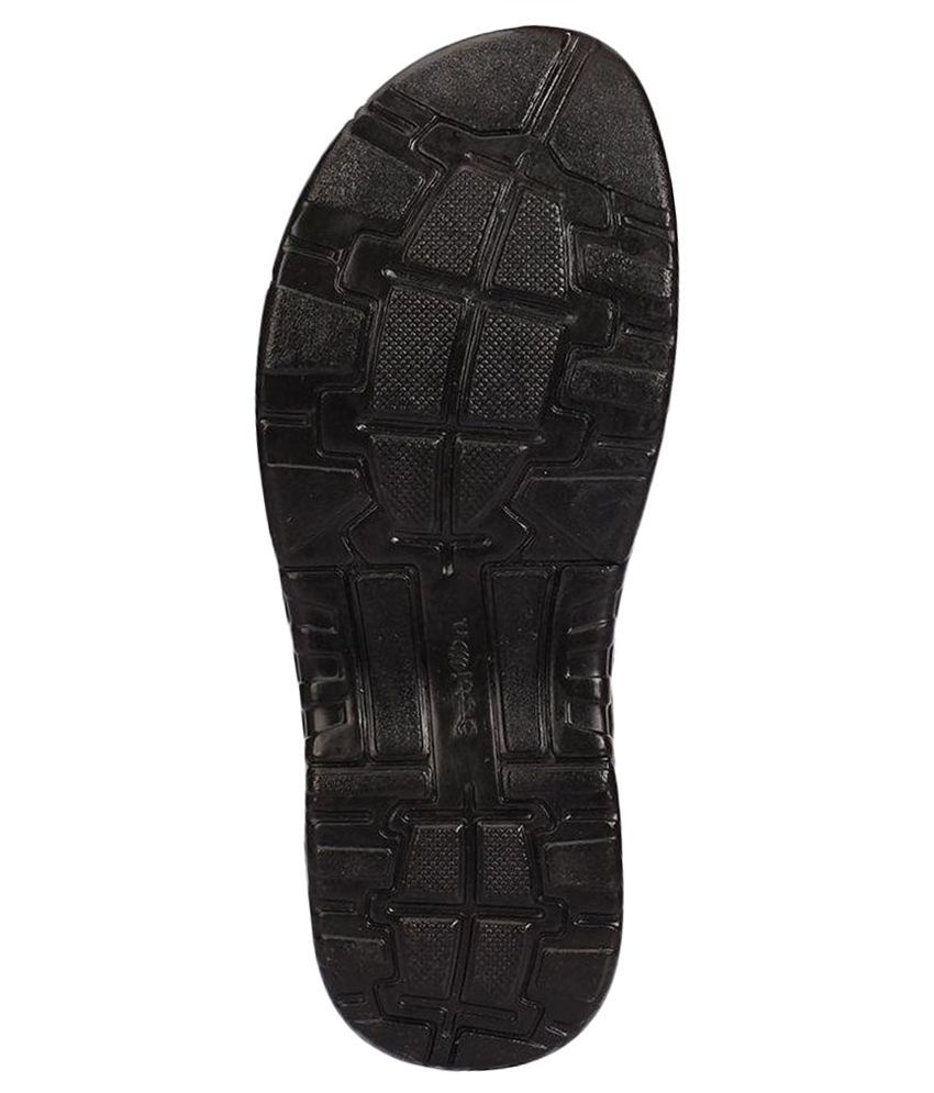 action flotter chappal price