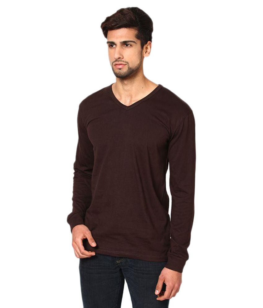 men brown tshirt