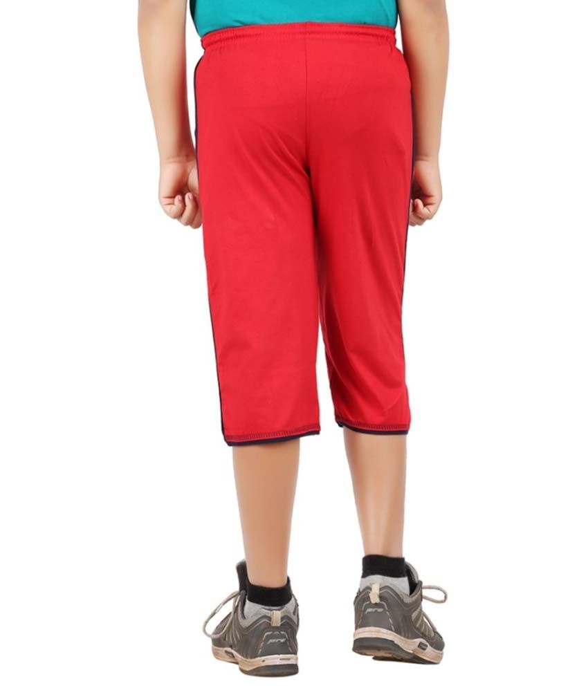 red capri trousers