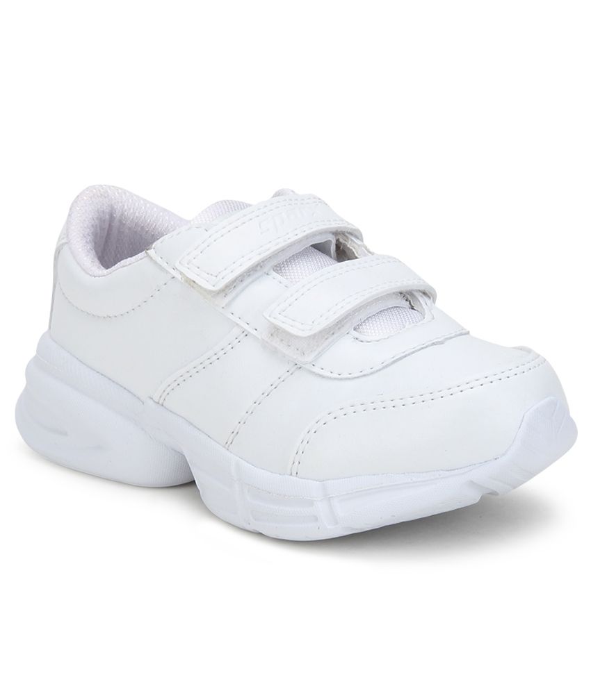 kids white sports shoes