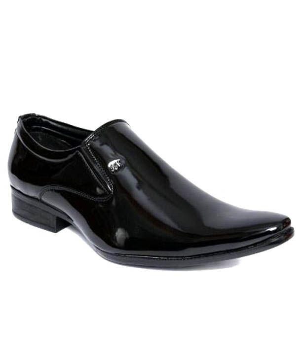neutral shoe polish on black shoes