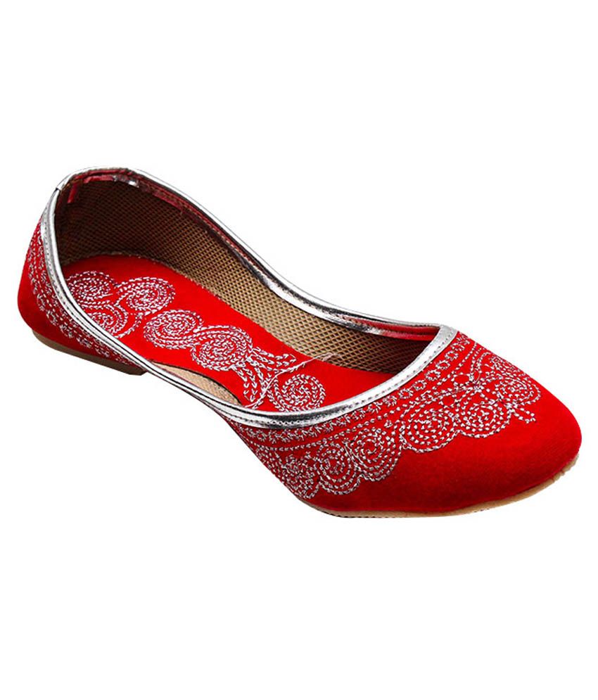 red bridal punjabi jutti
