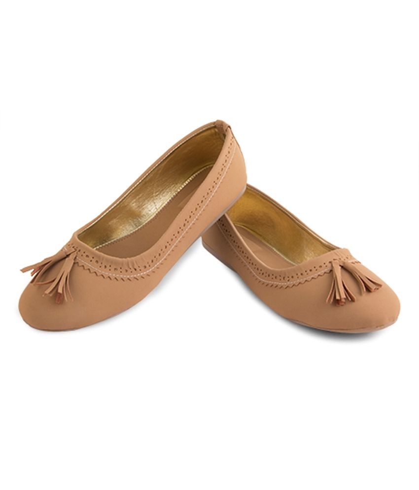 tan ballerinas