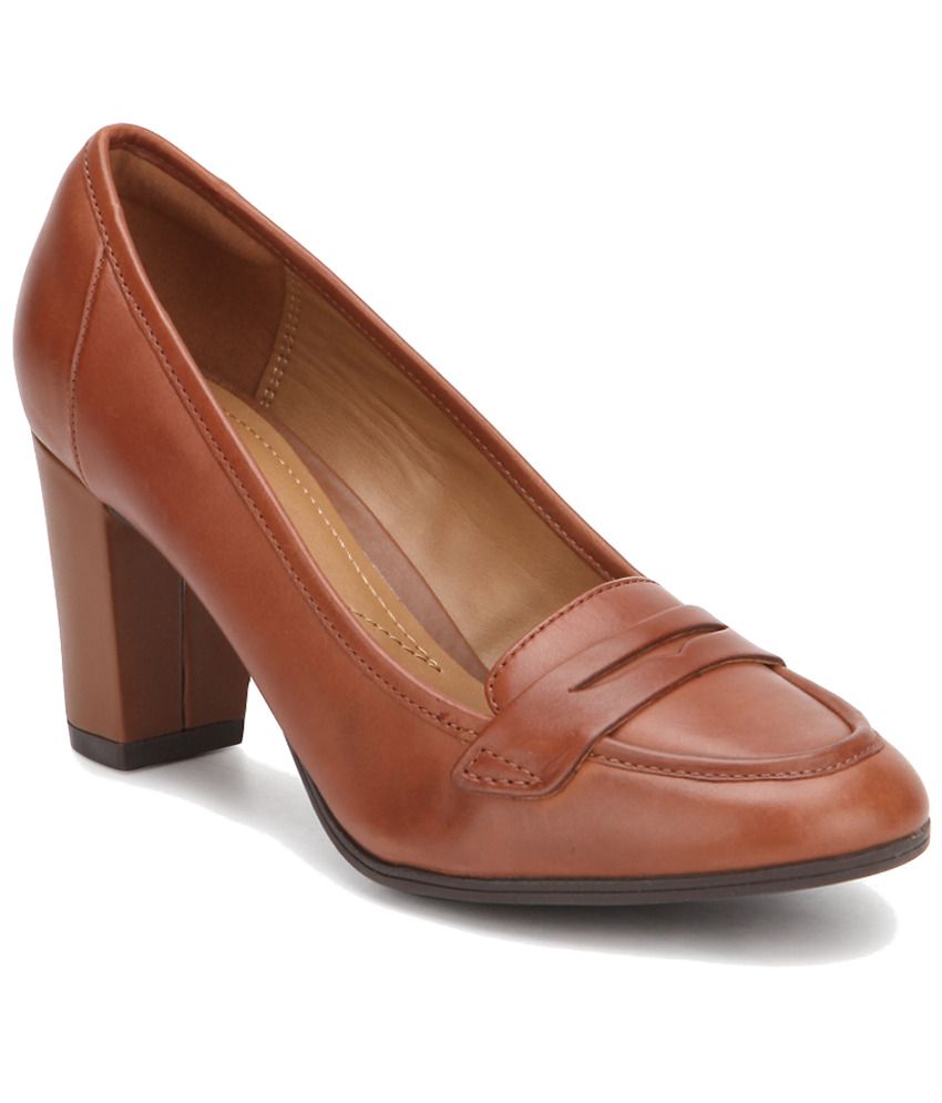 clarks brown heels