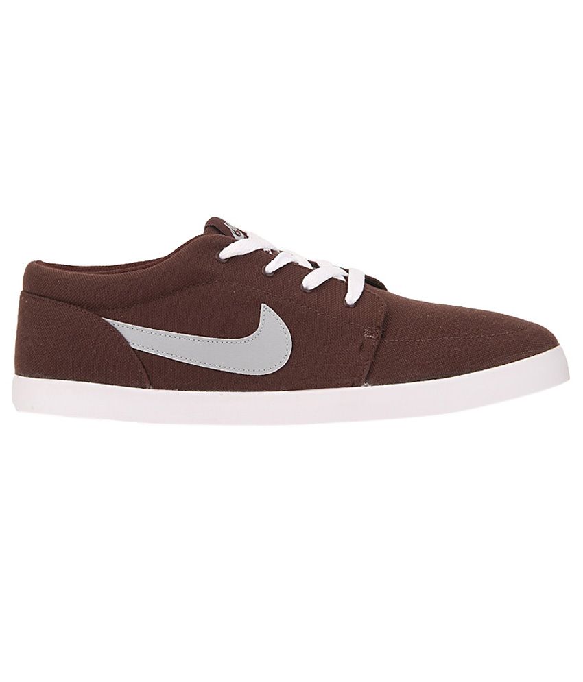 nike maroon shoes