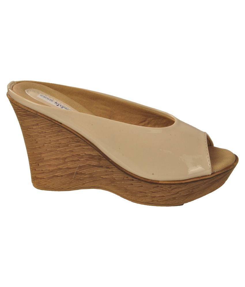 womens beige wedge heels