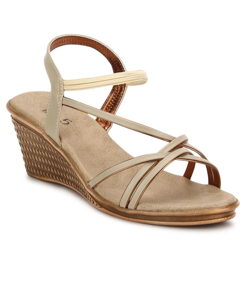 ladies beige sandals size 5