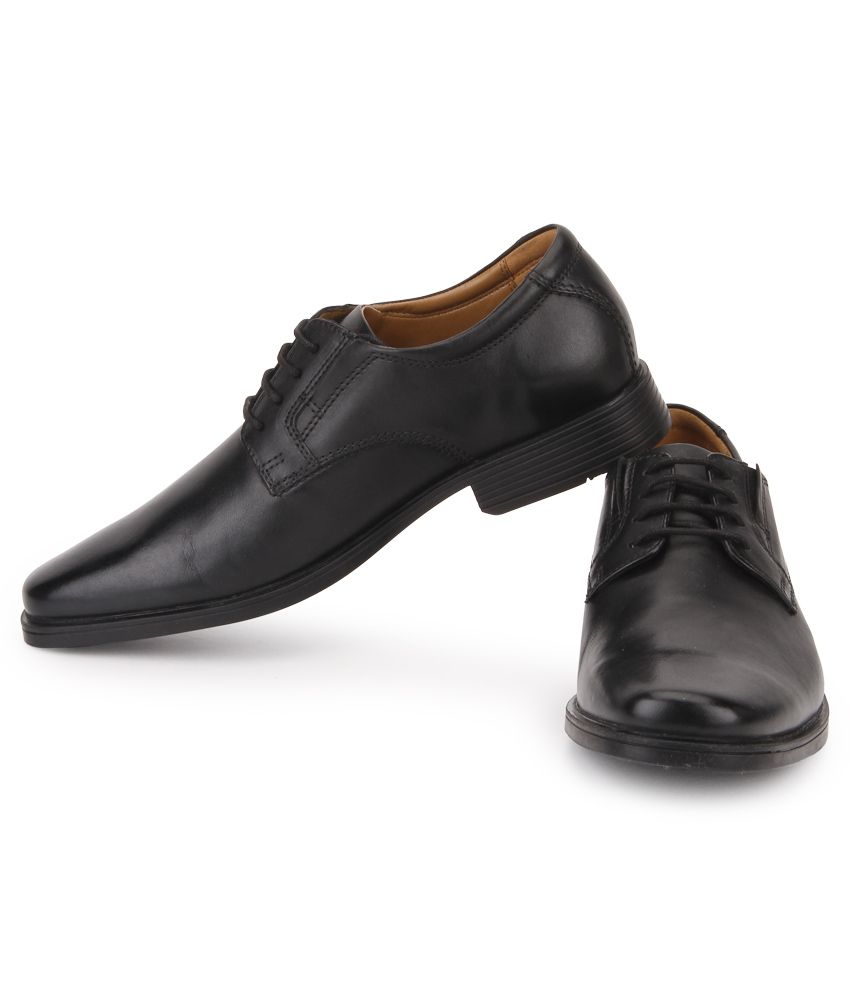 clarks tilden plain black