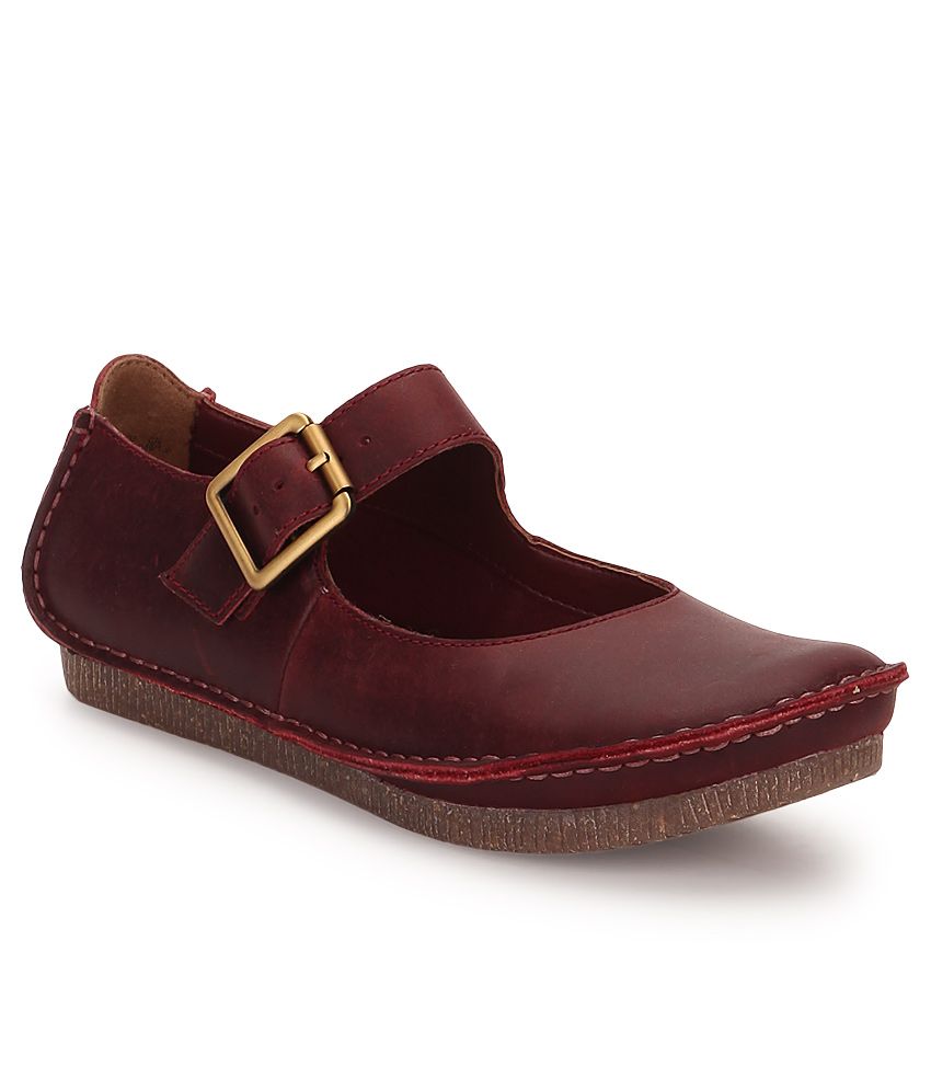 clarks maroon shoes